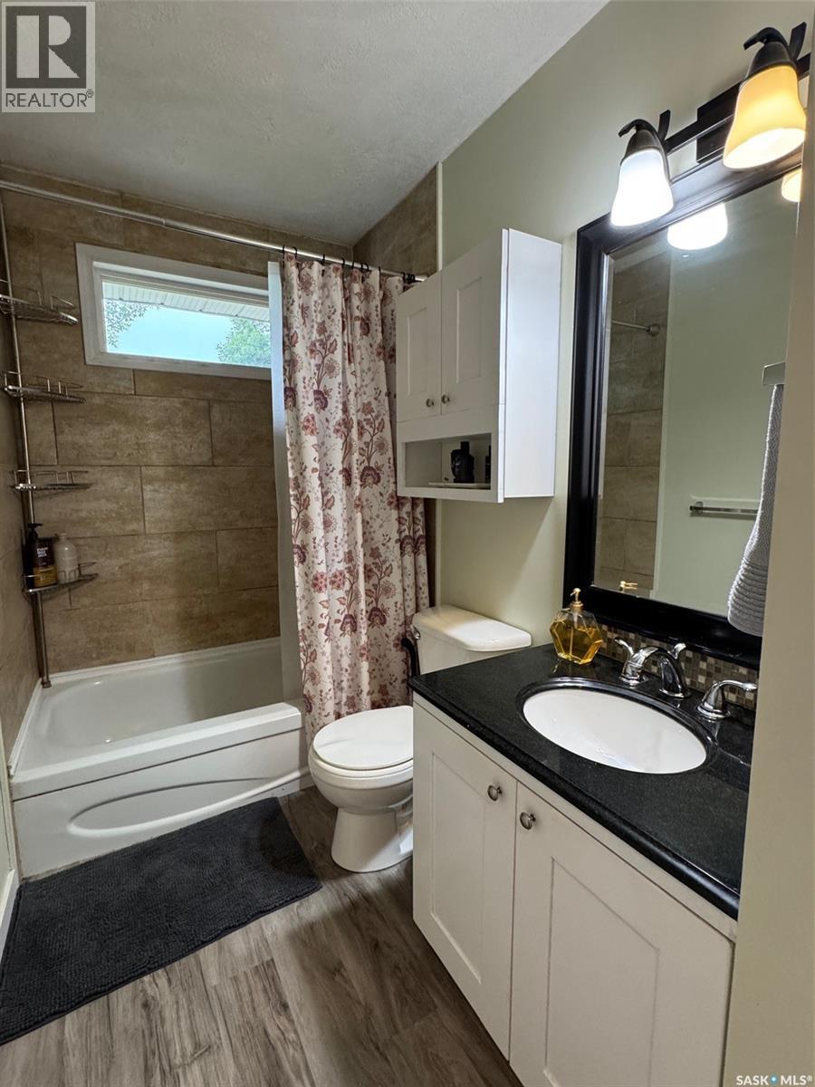 Photo 24 of 3107 7th Avenue E, Regina SK