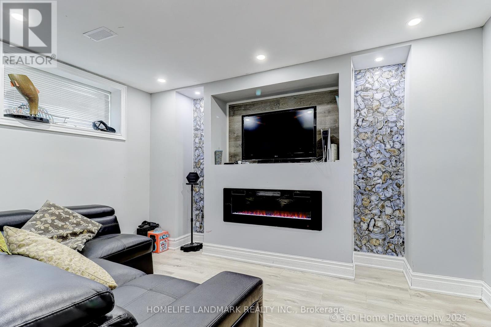 Photo 10 of 3 361 Birchmount Road, Toronto ON