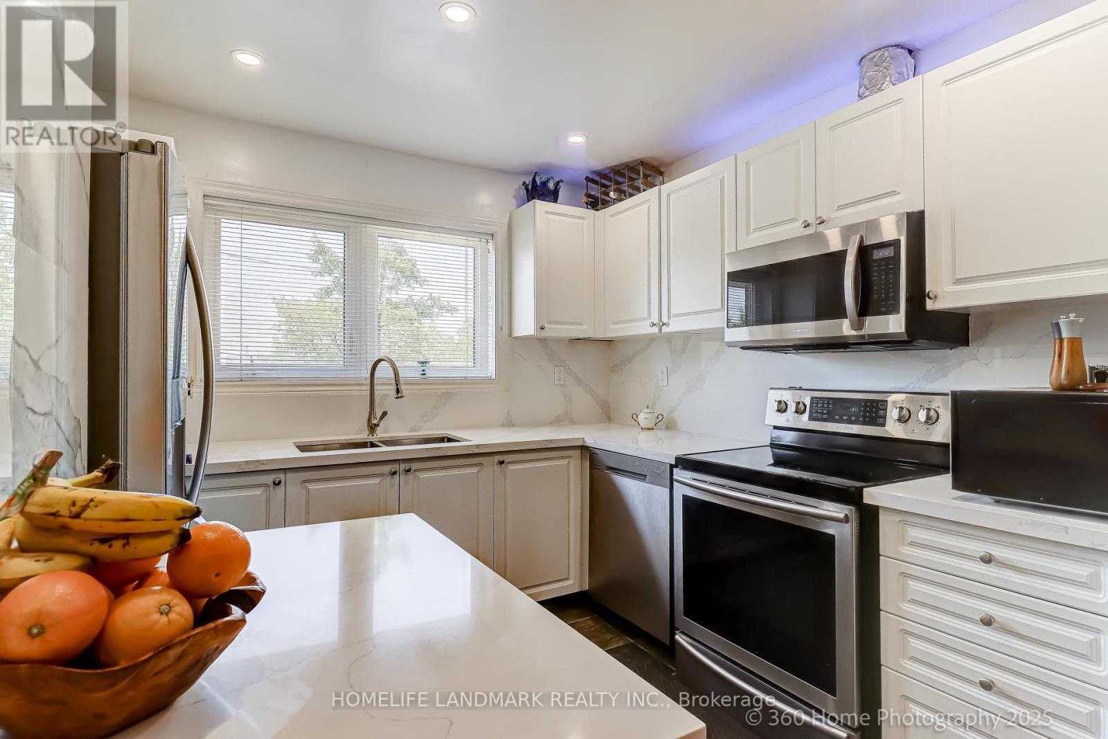 Photo 5 of 3 361 Birchmount Road, Toronto ON
