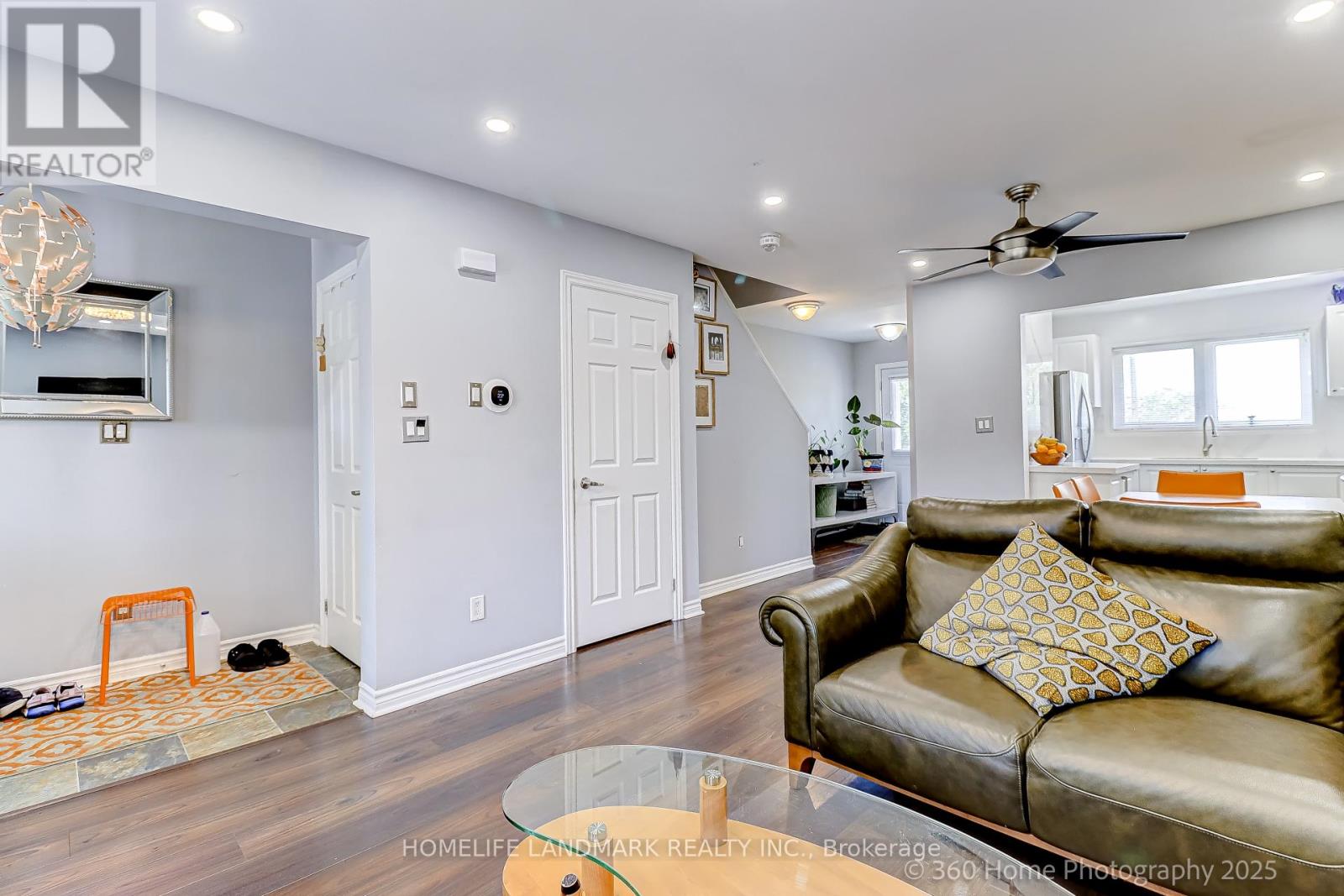 Photo 4 of 3 361 Birchmount Road, Toronto ON