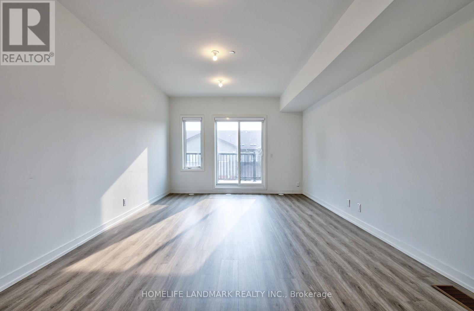 Photo 13 of 30 Case Ootes Drive, Toronto ON