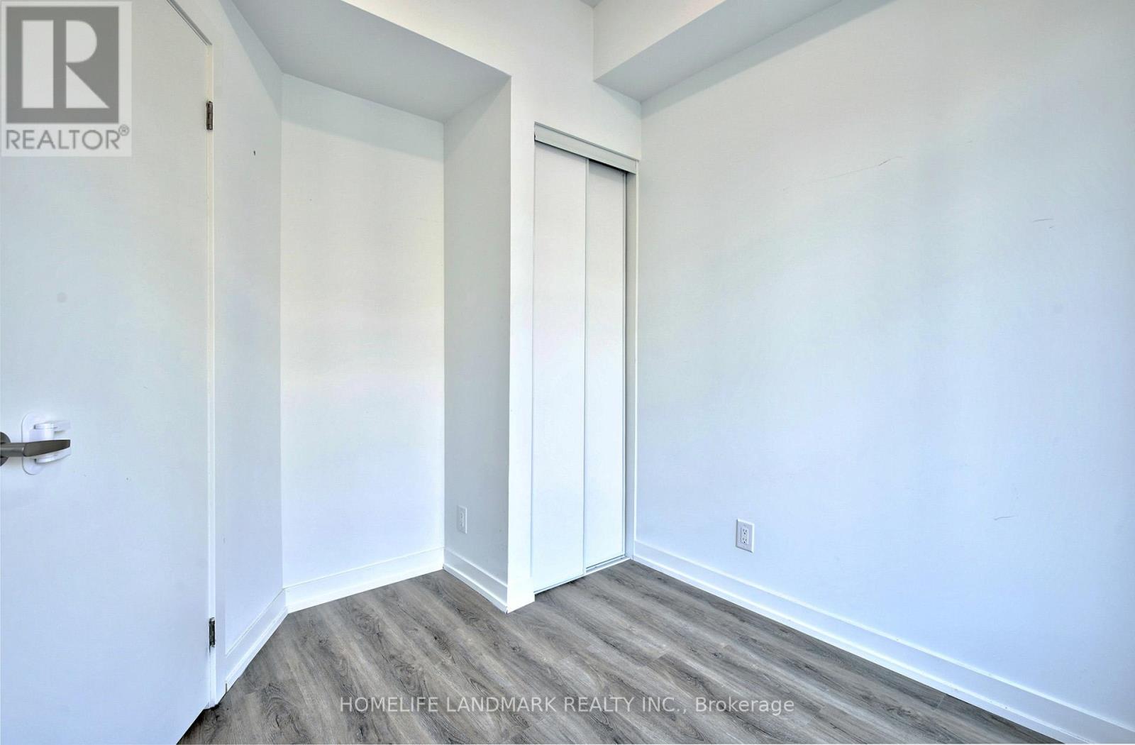Photo 5 of 30 Case Ootes Drive, Toronto ON