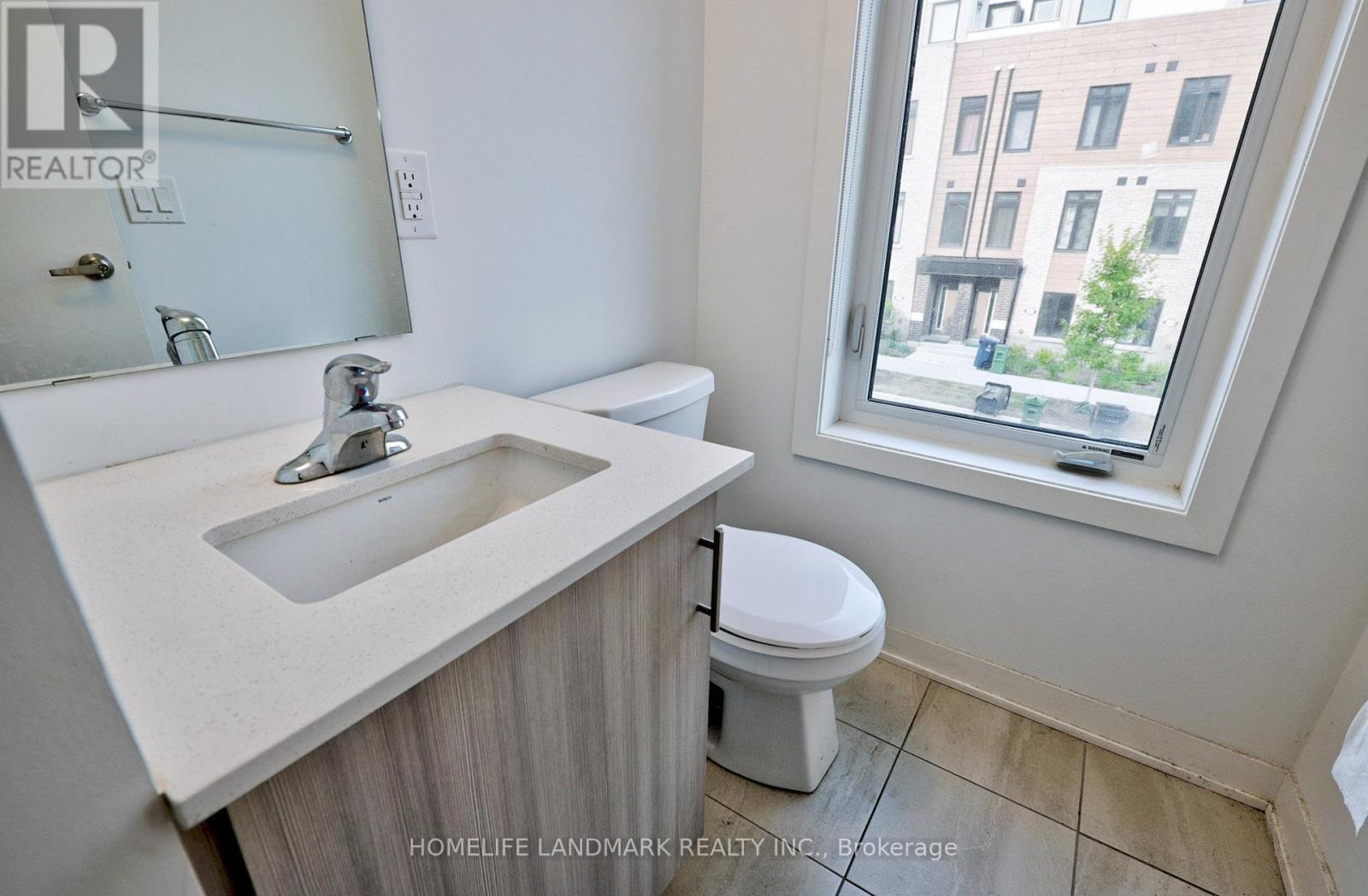 Photo 6 of 30 Case Ootes Drive, Toronto ON