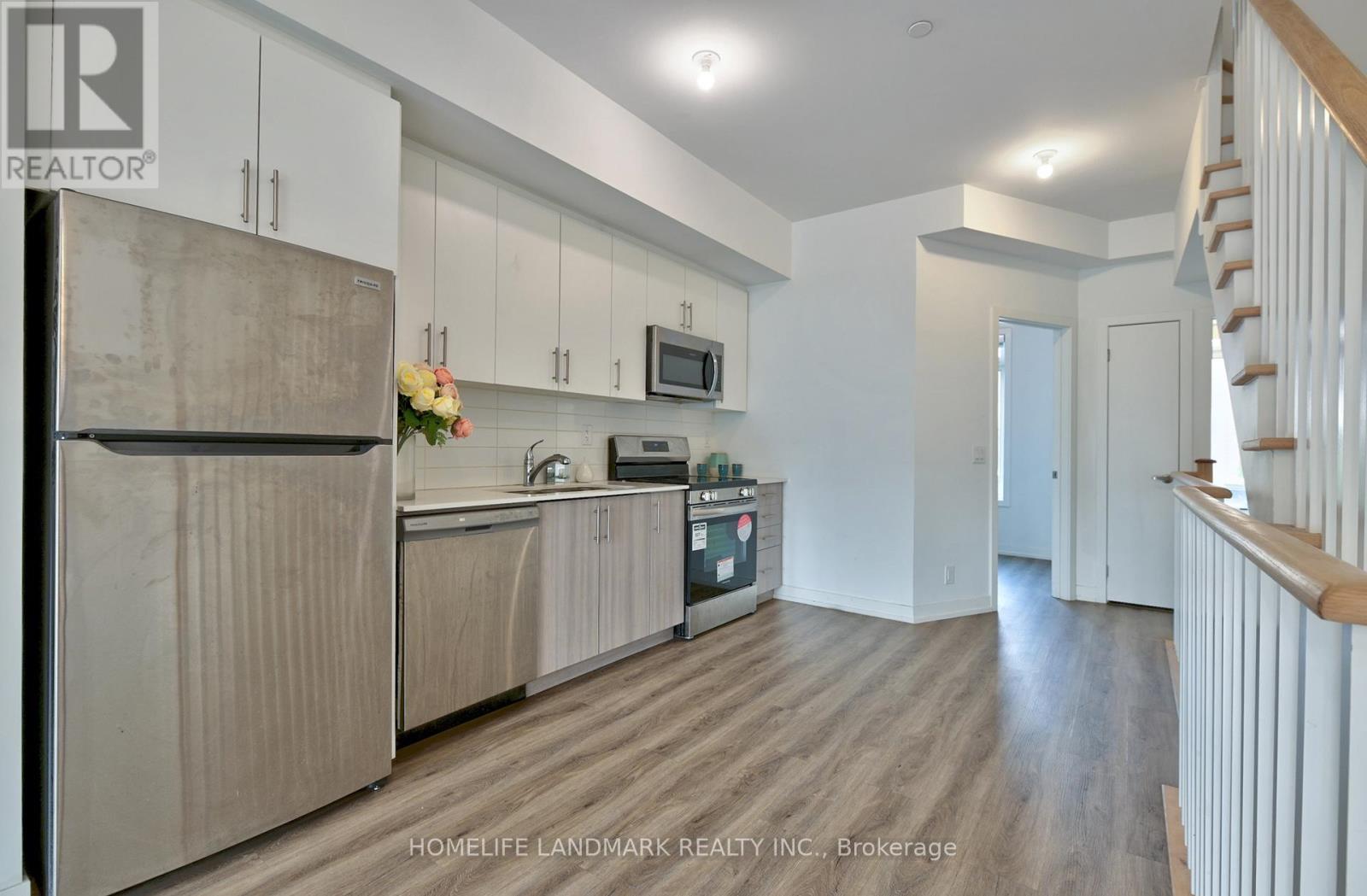 Photo 8 of 30 Case Ootes Drive, Toronto ON