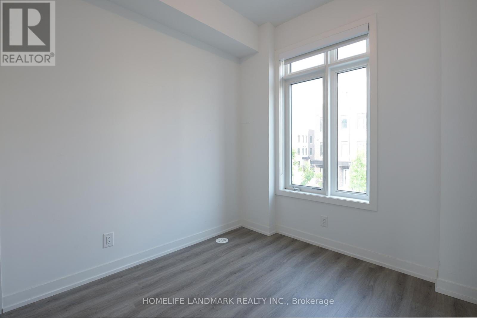 Photo 9 of 30 Case Ootes Drive, Toronto ON