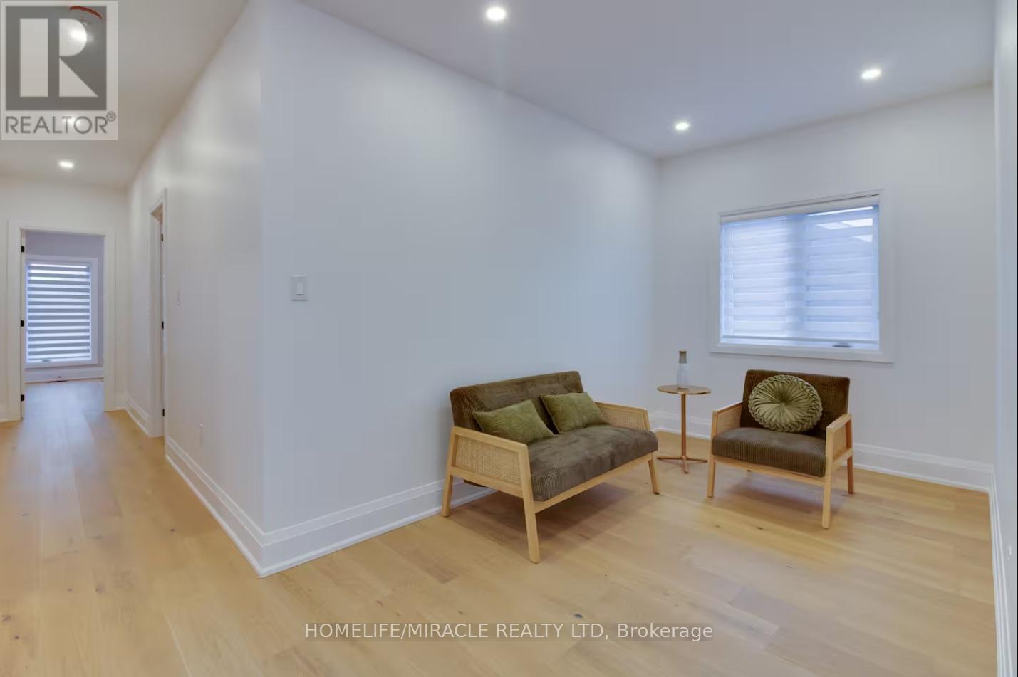 Photo 28 of 10 Stamford Square S, Toronto ON