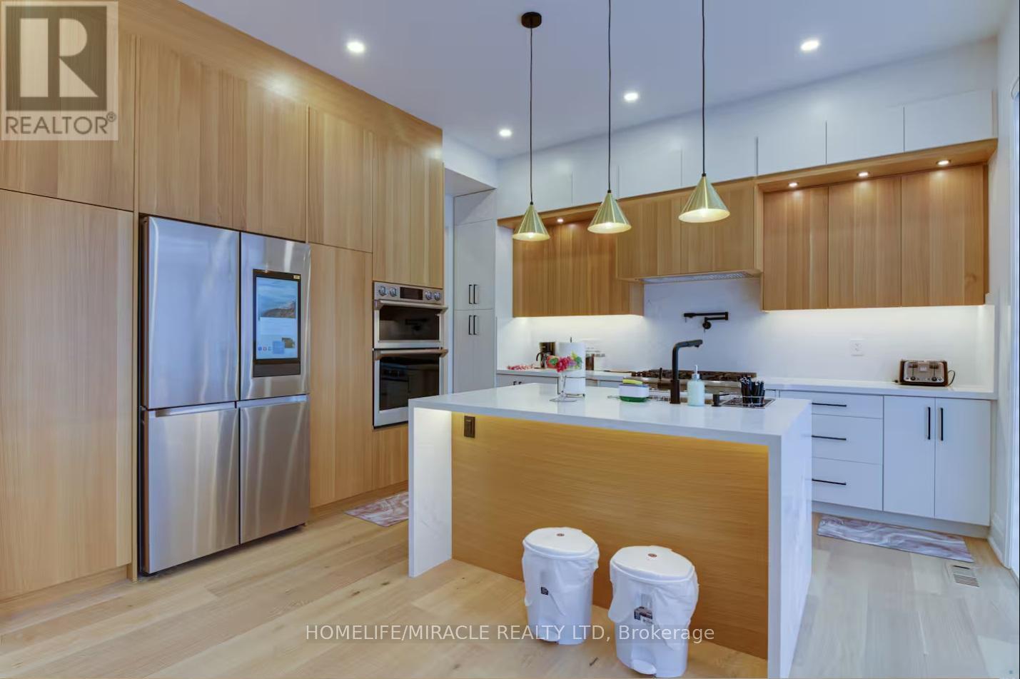 Photo 33 of 10 Stamford Square S, Toronto ON