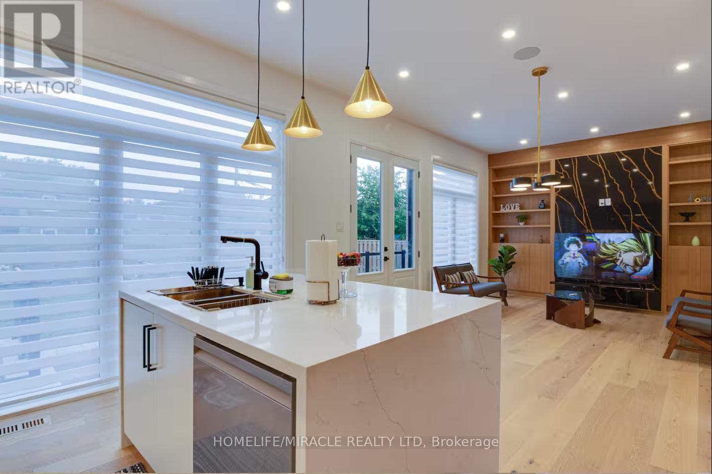 Photo 12 of 10 Stamford Square S, Toronto ON