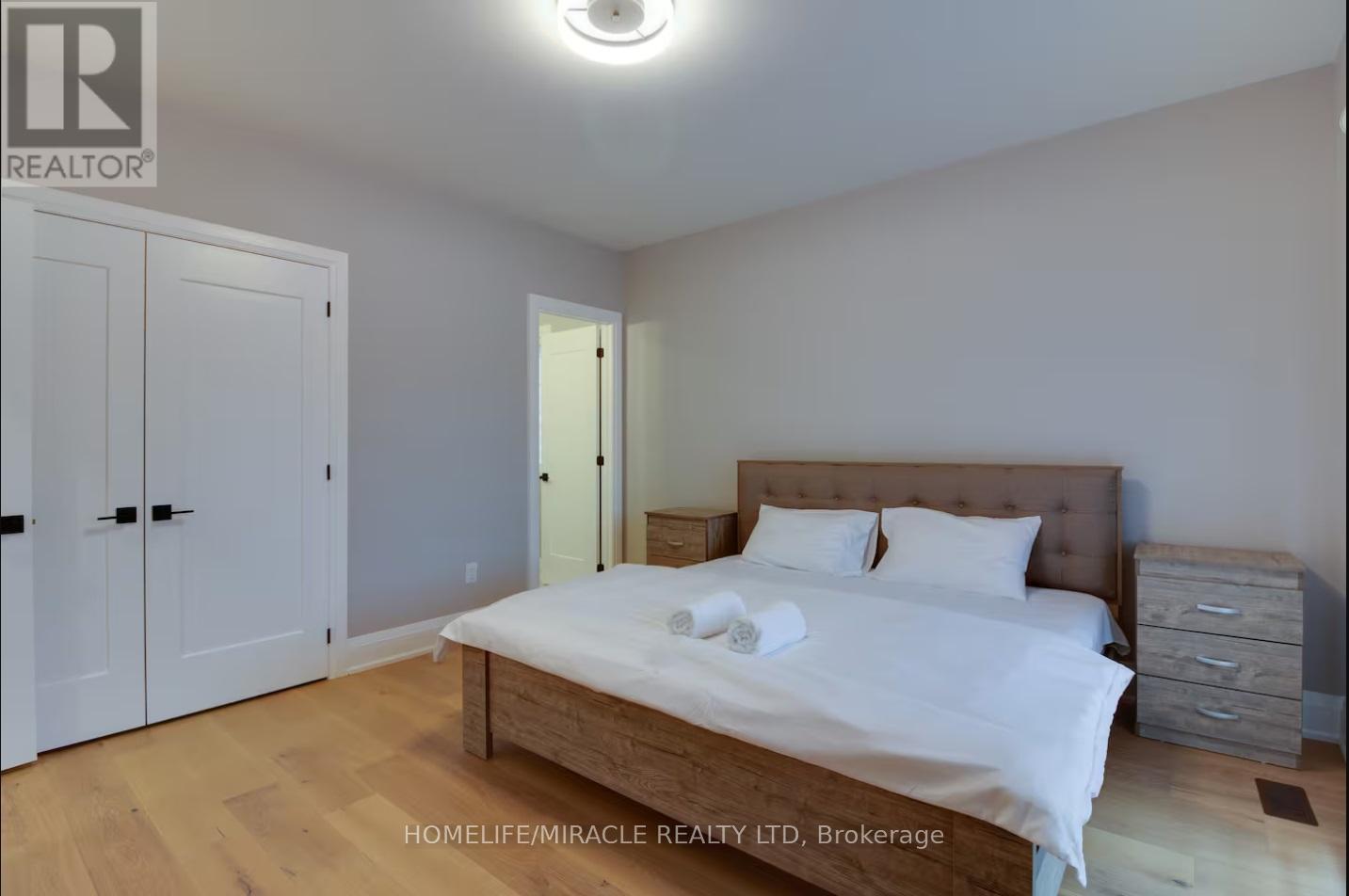Photo 17 of 10 Stamford Square S, Toronto ON
