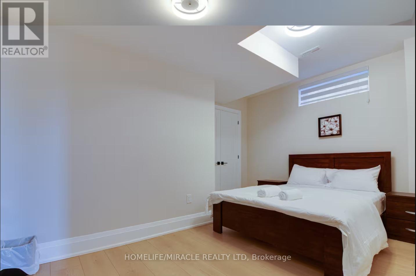Photo 44 of 10 Stamford Square S, Toronto ON