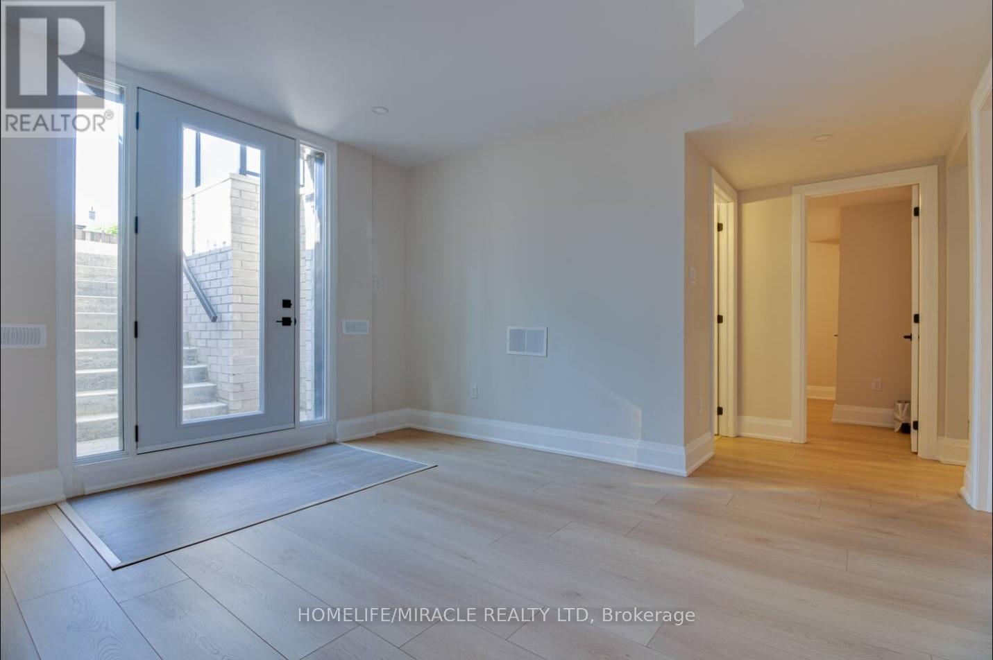 Photo 21 of 10 Stamford Square S, Toronto ON