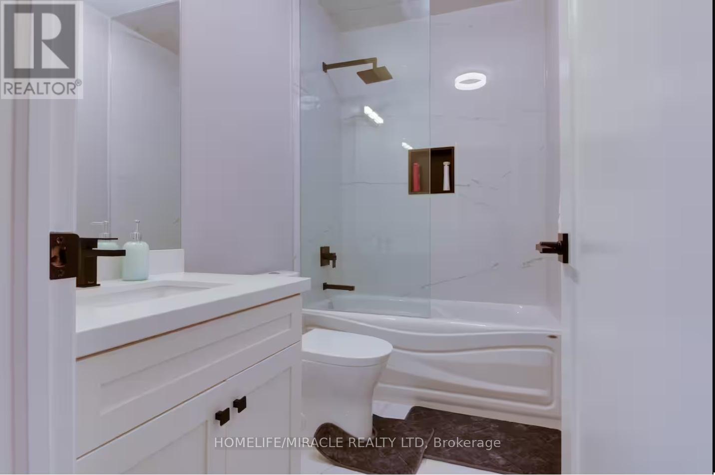 Photo 1 of 10 Stamford Square S, Toronto ON