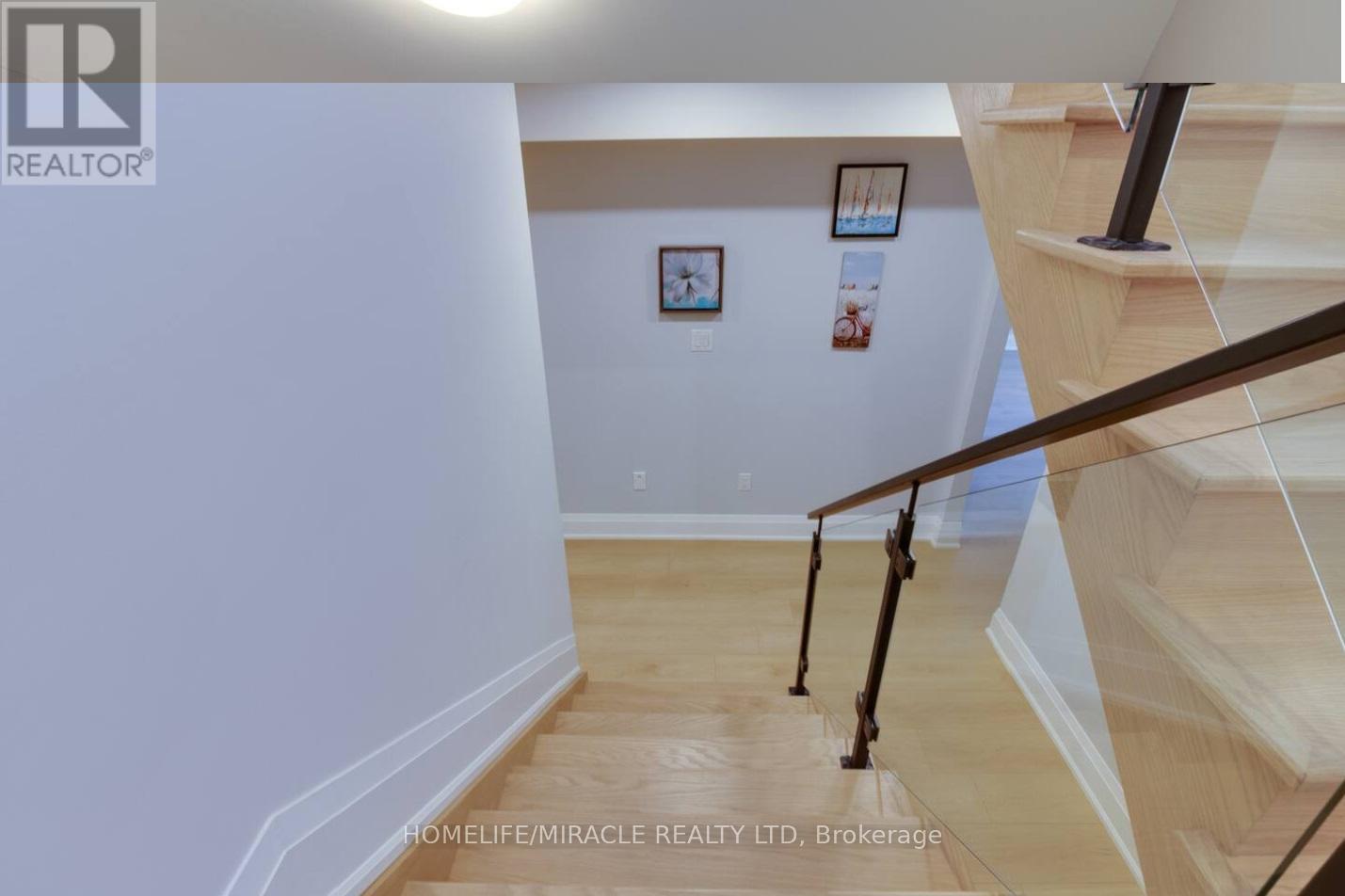 Photo 9 of 10 Stamford Square S, Toronto ON