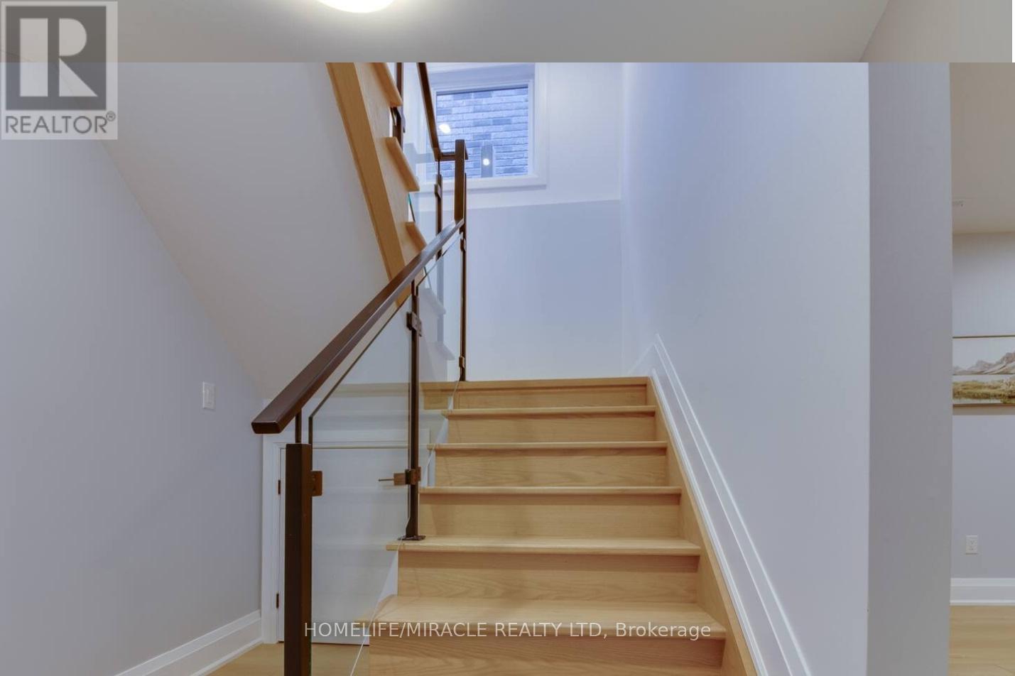 Photo 23 of 10 Stamford Square S, Toronto ON