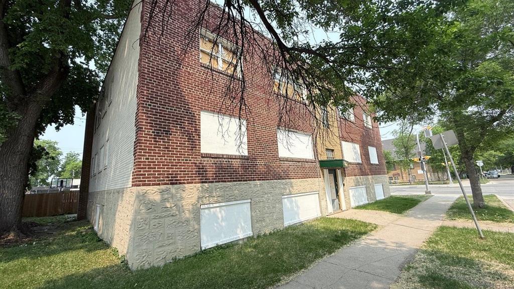 Photo 10 of 748 Banning Street, Winnipeg MB