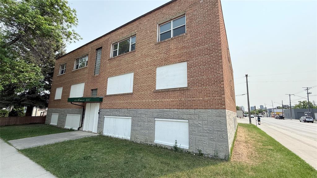 Photo 8 of 757 Banning Street, Winnipeg MB