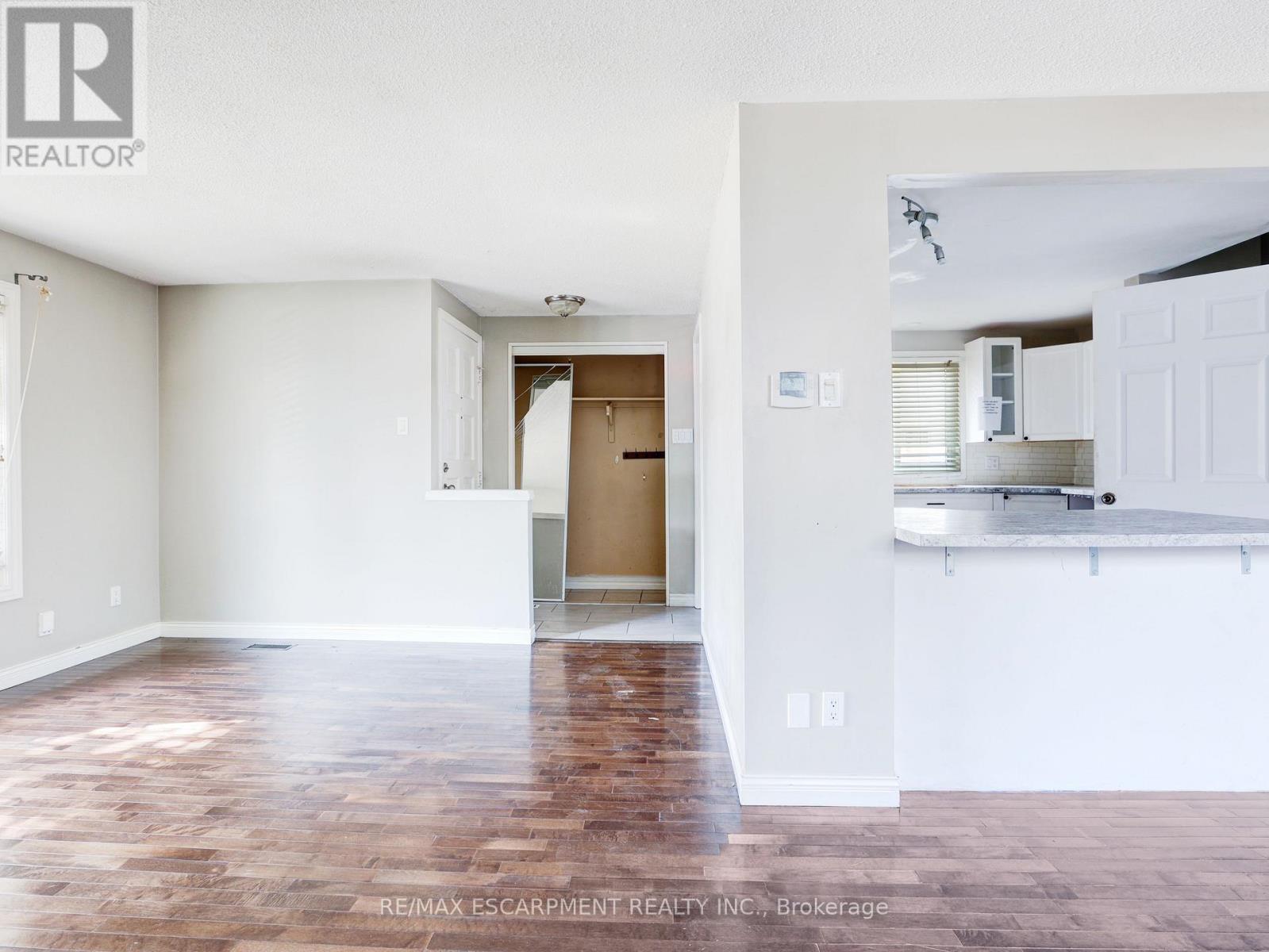 Photo 7 of 169 Pinedale Drive, Kitchener ON