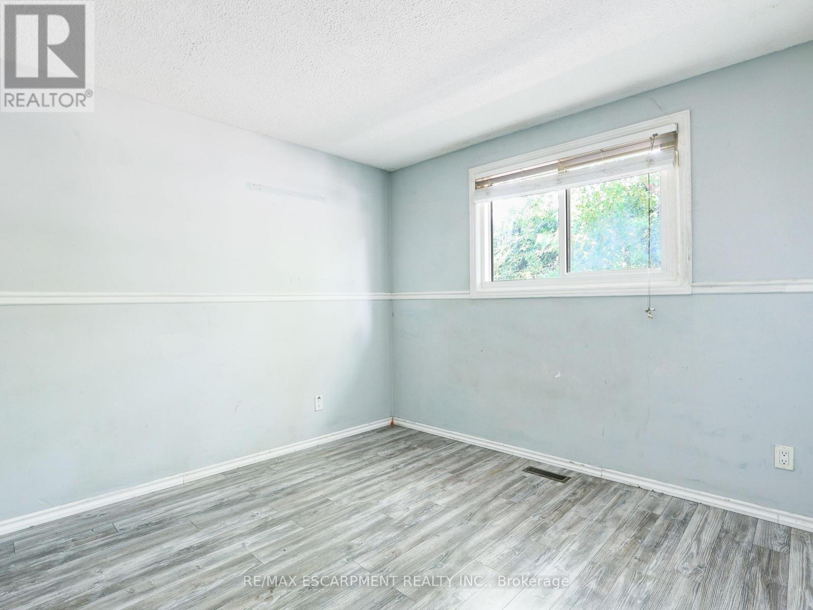 Photo 23 of 169 Pinedale Drive, Kitchener ON