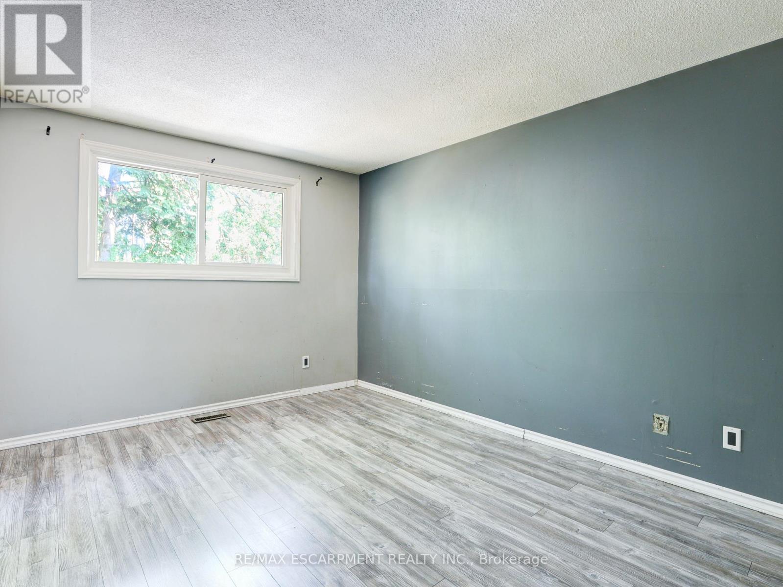 Photo 9 of 169 Pinedale Drive, Kitchener ON