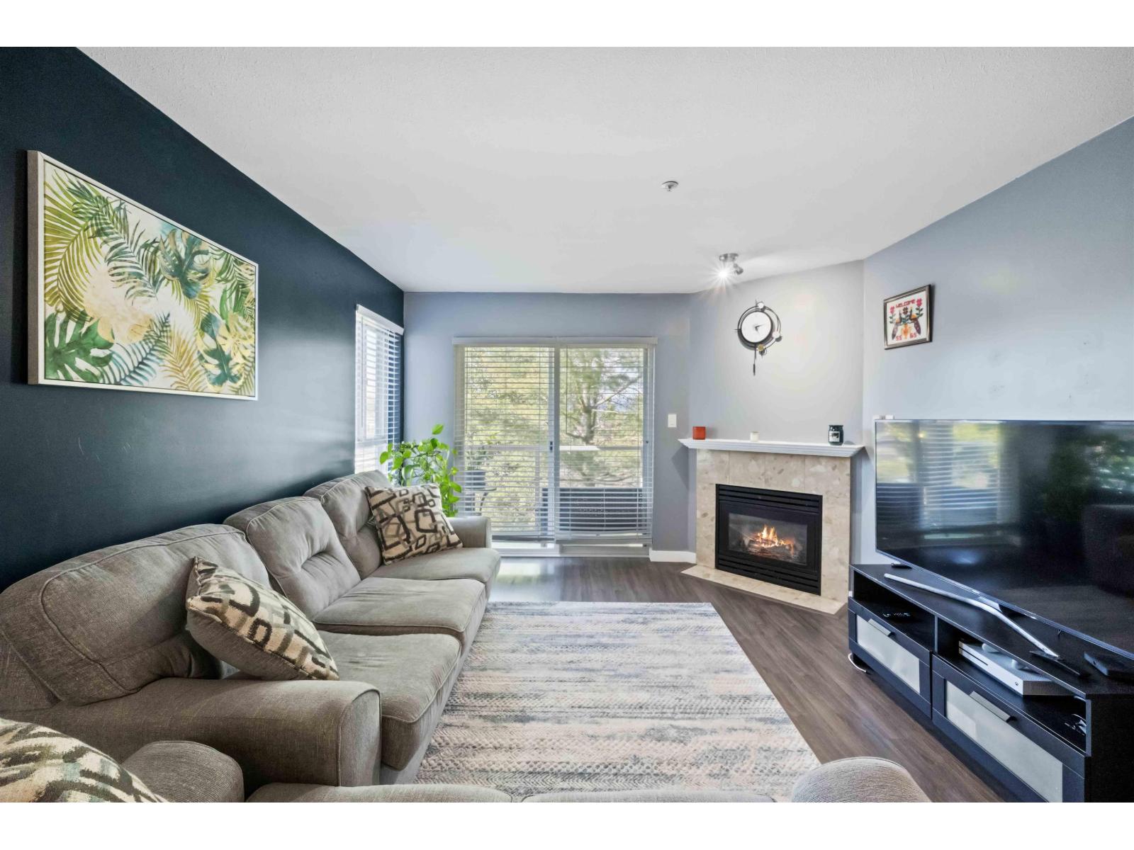 Photo 3 of 405 15885 84 Avenue, Surrey BC