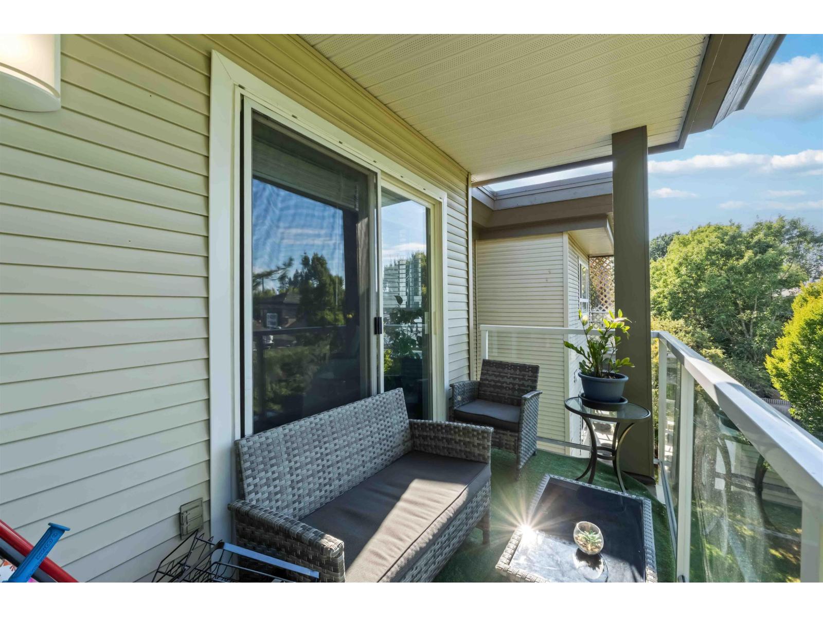 Photo 6 of 405 15885 84 Avenue, Surrey BC