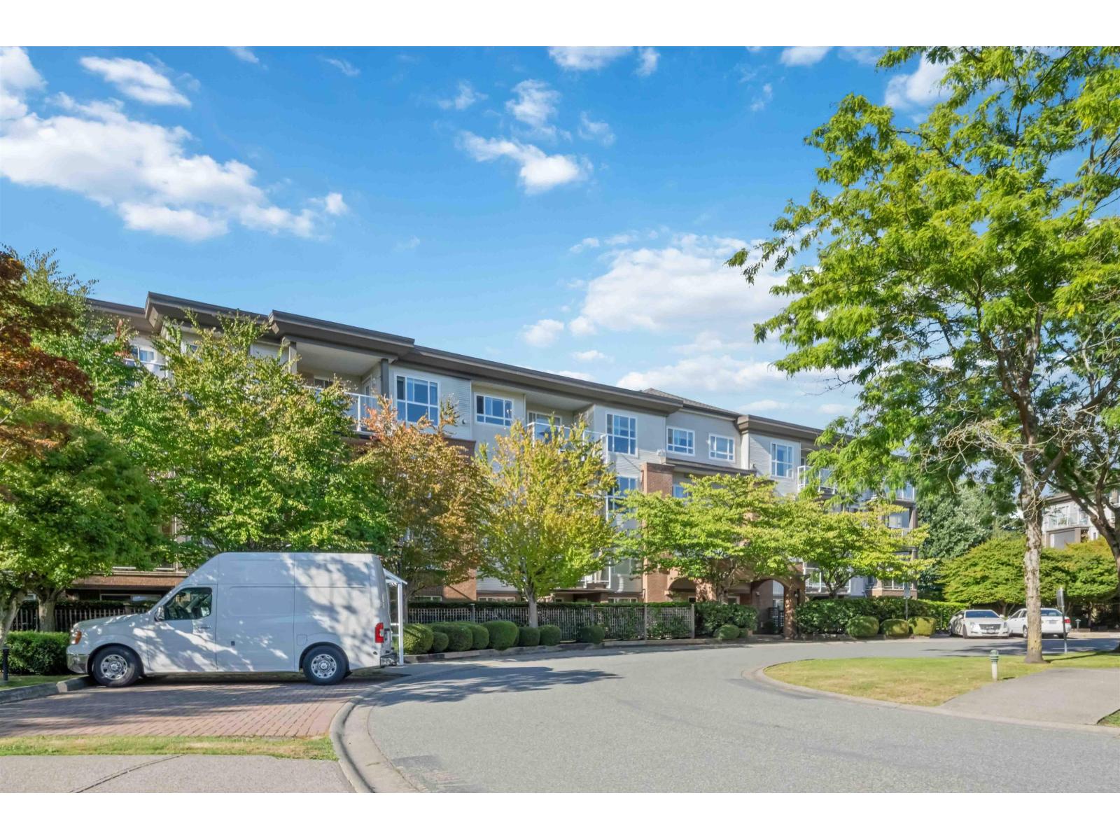 Photo 11 of 405 15885 84 Avenue, Surrey BC