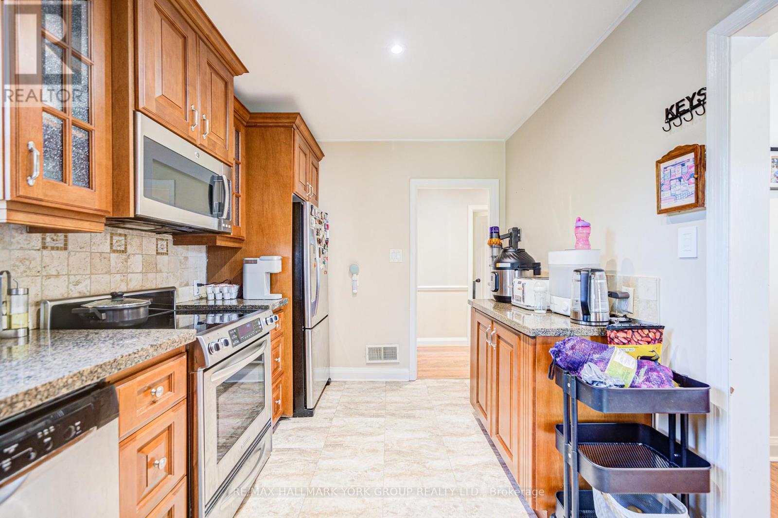 Photo 9 of 26 Gregory Street, Brampton ON