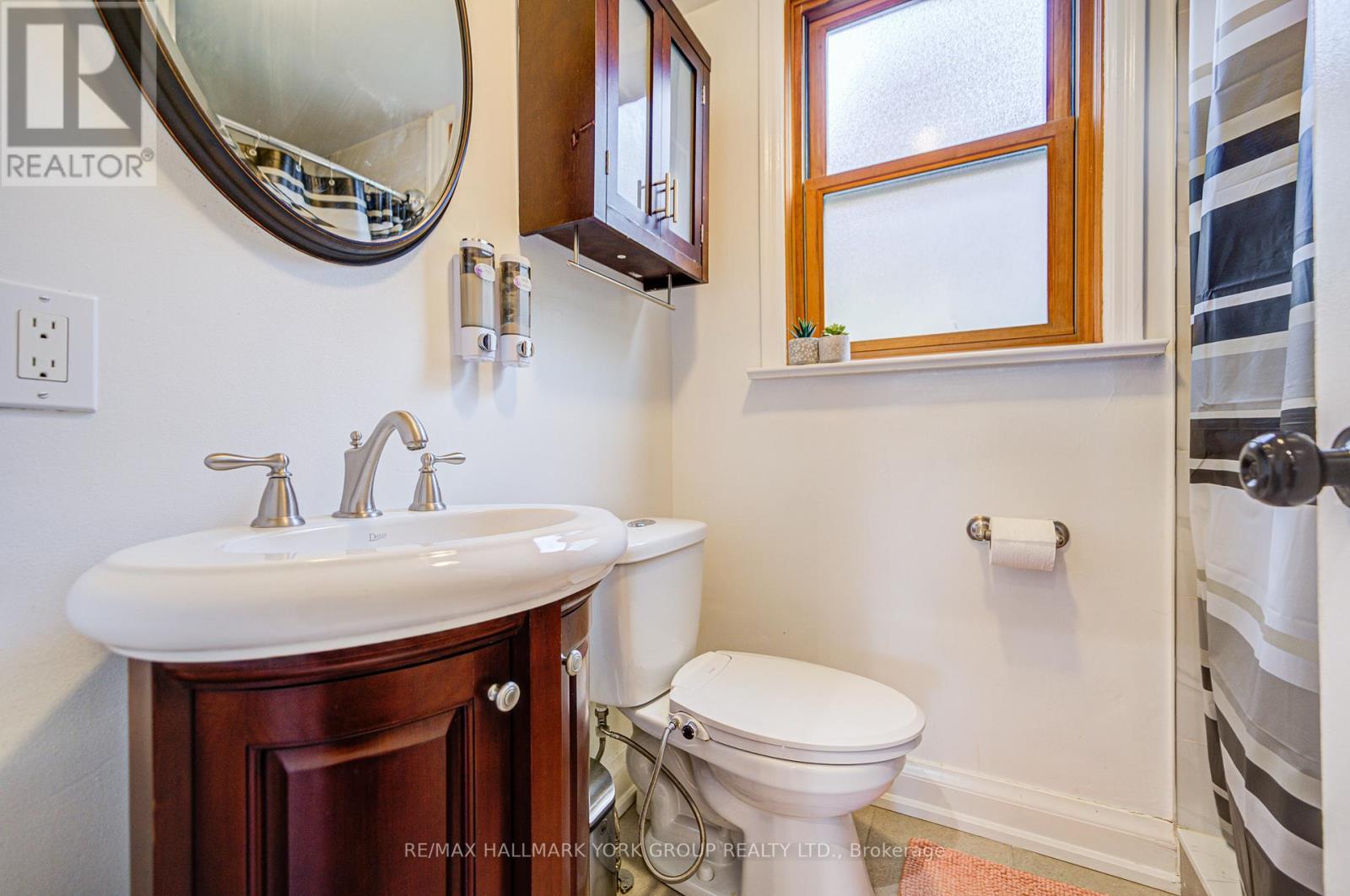 Photo 10 of 26 Gregory Street, Brampton ON