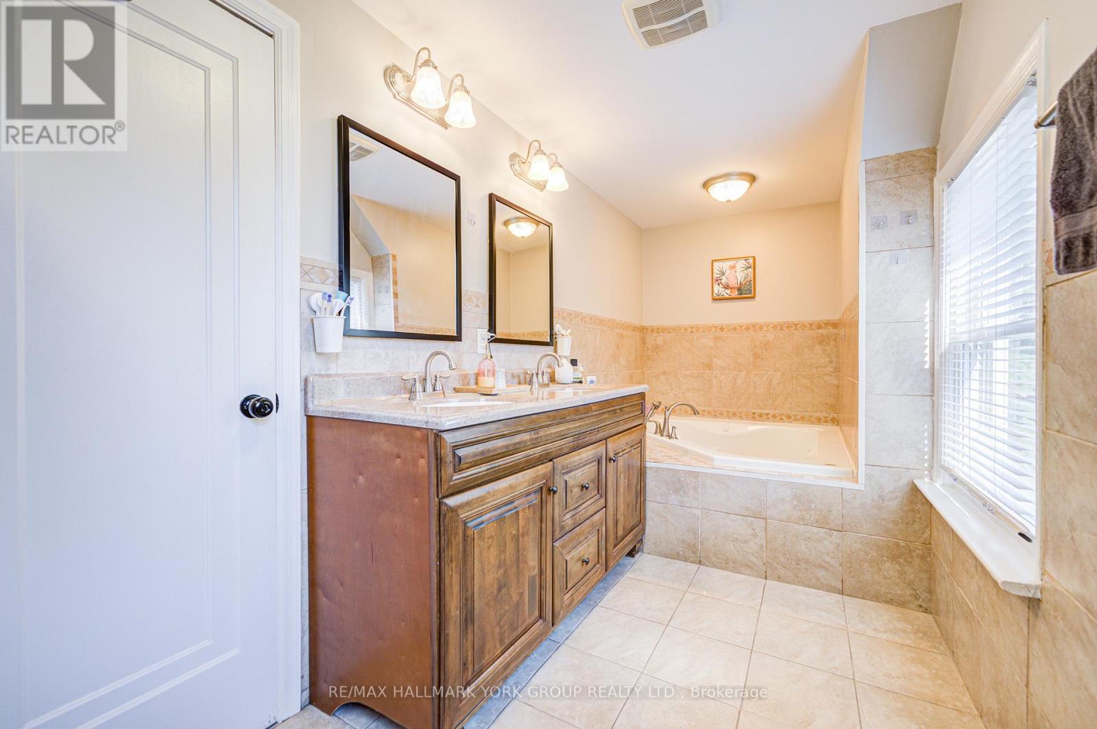 Photo 7 of 26 Gregory Street, Brampton ON