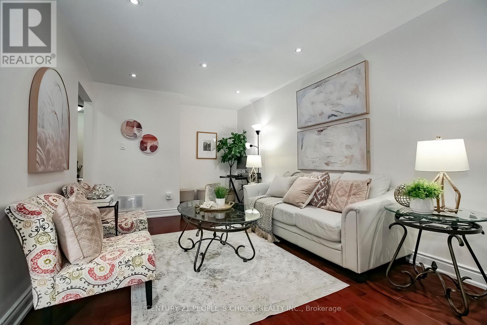 Photo 11 of 24 Vivians Crescent, Brampton ON