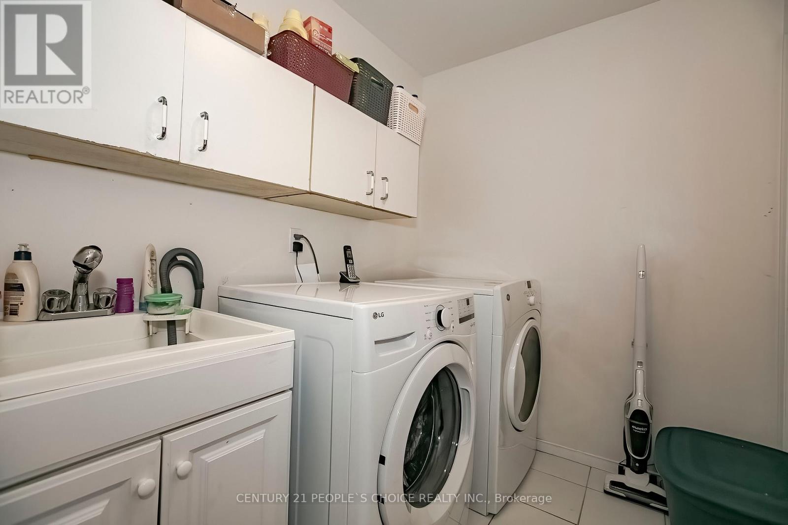 Photo 17 of 24 Vivians Crescent, Brampton ON