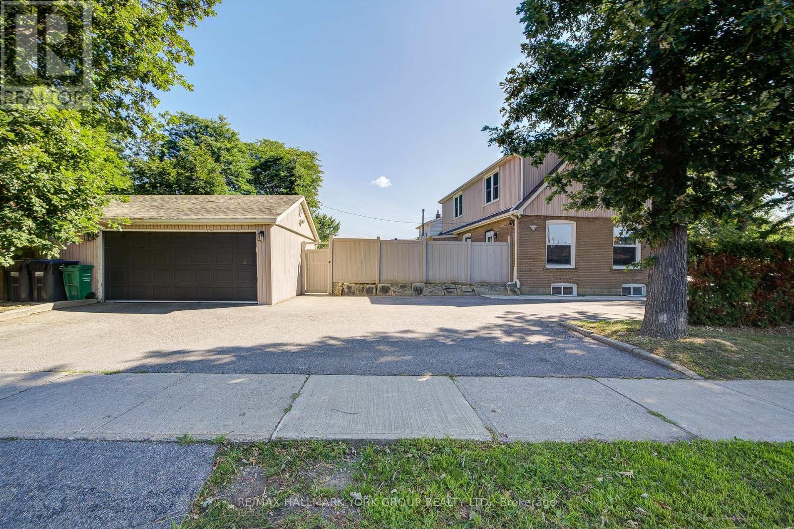 Photo 20 of 26 Gregory Street, Brampton ON
