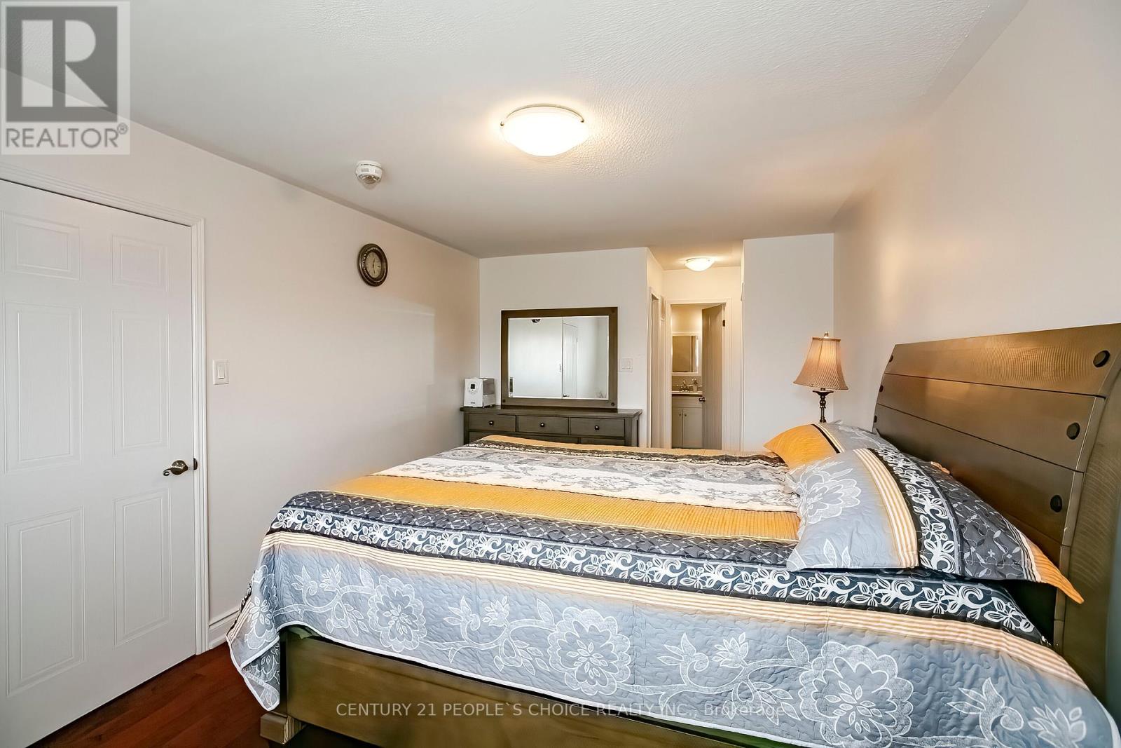 Photo 21 of 24 Vivians Crescent, Brampton ON