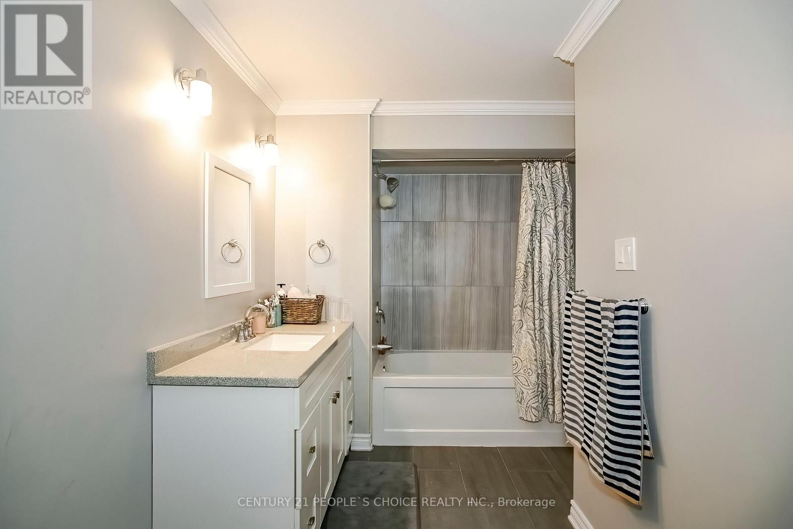 Photo 23 of 24 Vivians Crescent, Brampton ON