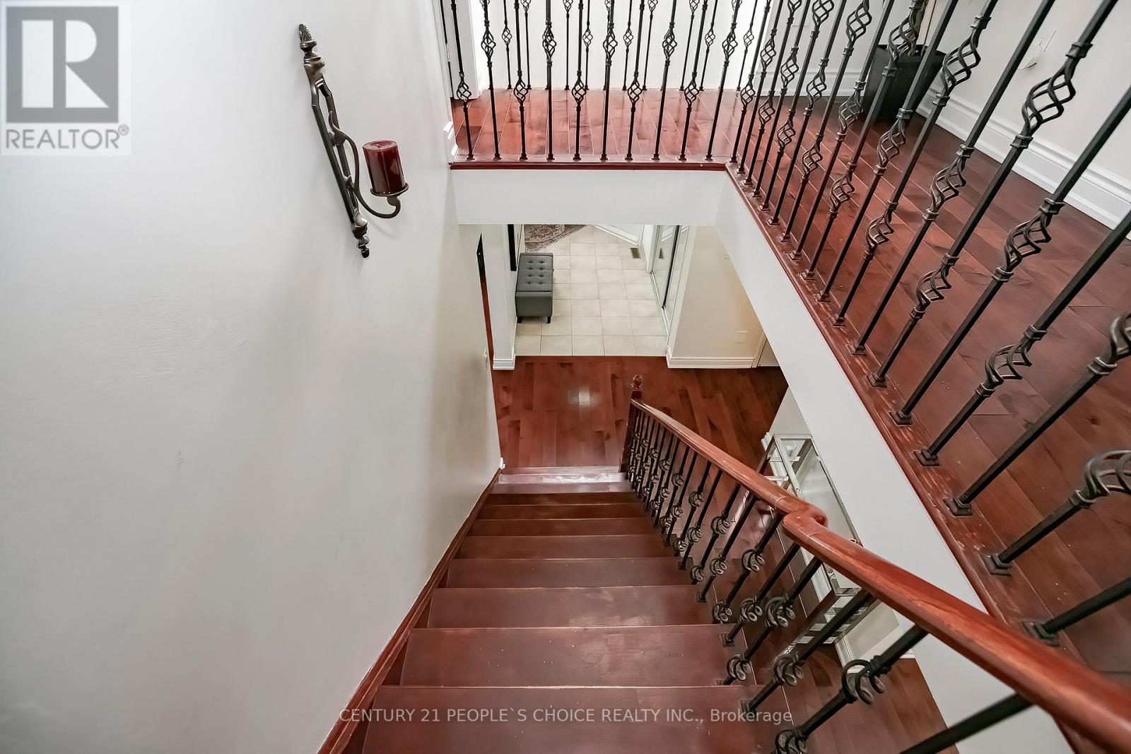 Photo 18 of 24 Vivians Crescent, Brampton ON