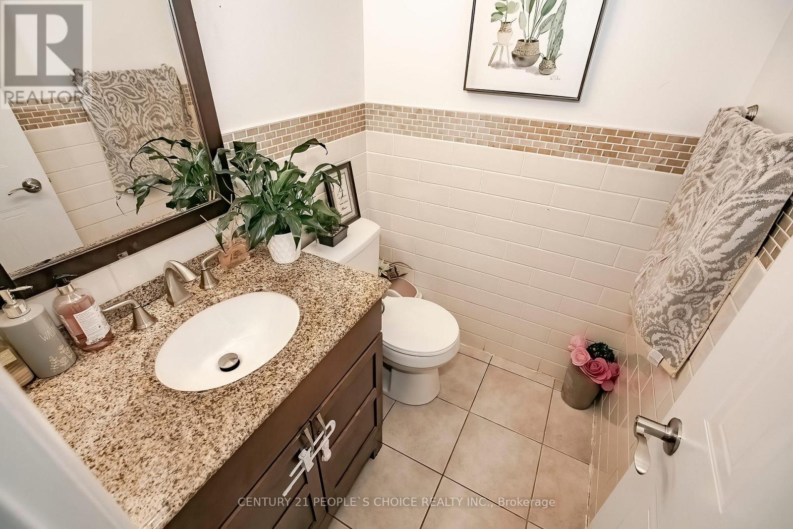 Photo 16 of 24 Vivians Crescent, Brampton ON
