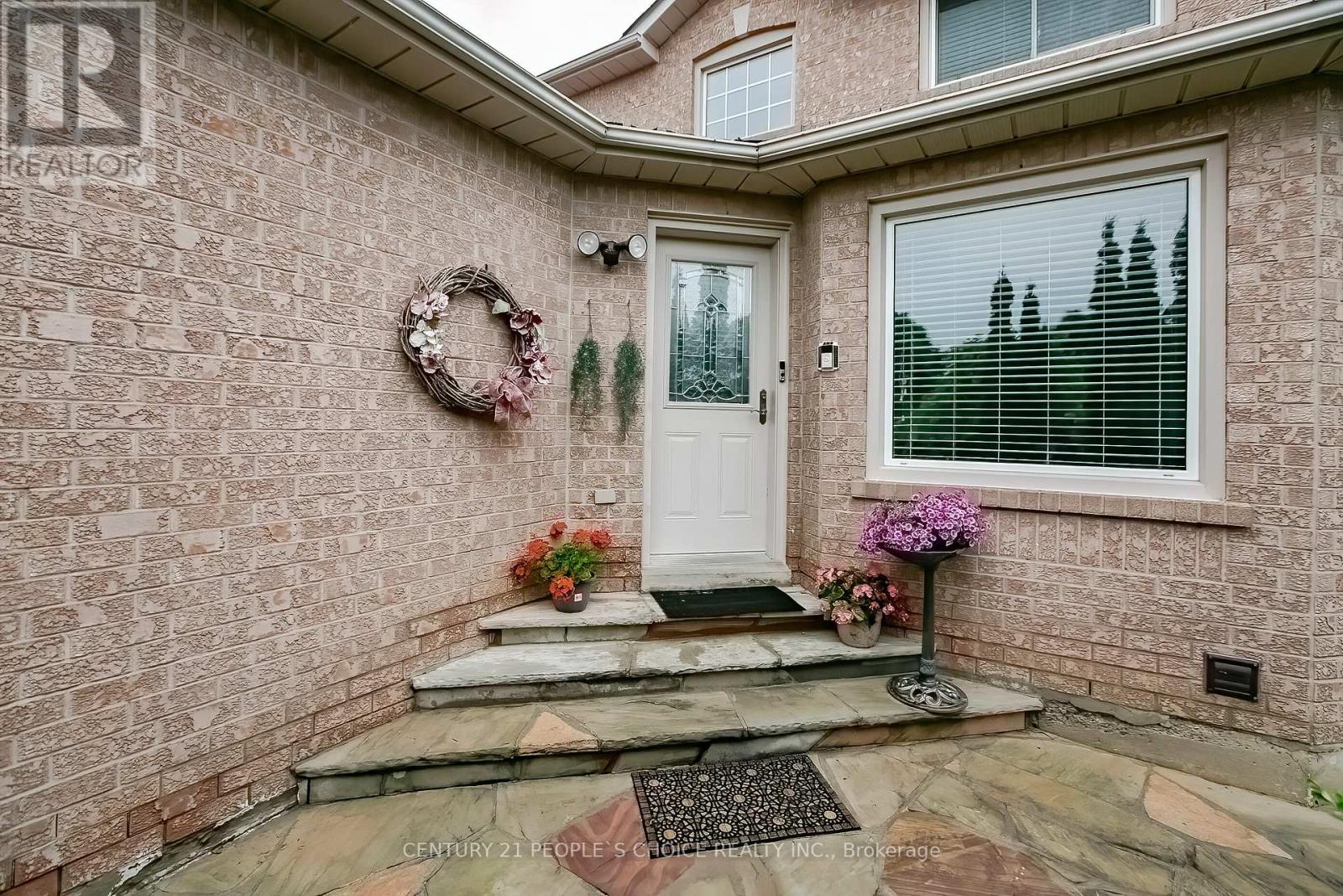 Photo 3 of 24 Vivians Crescent, Brampton ON
