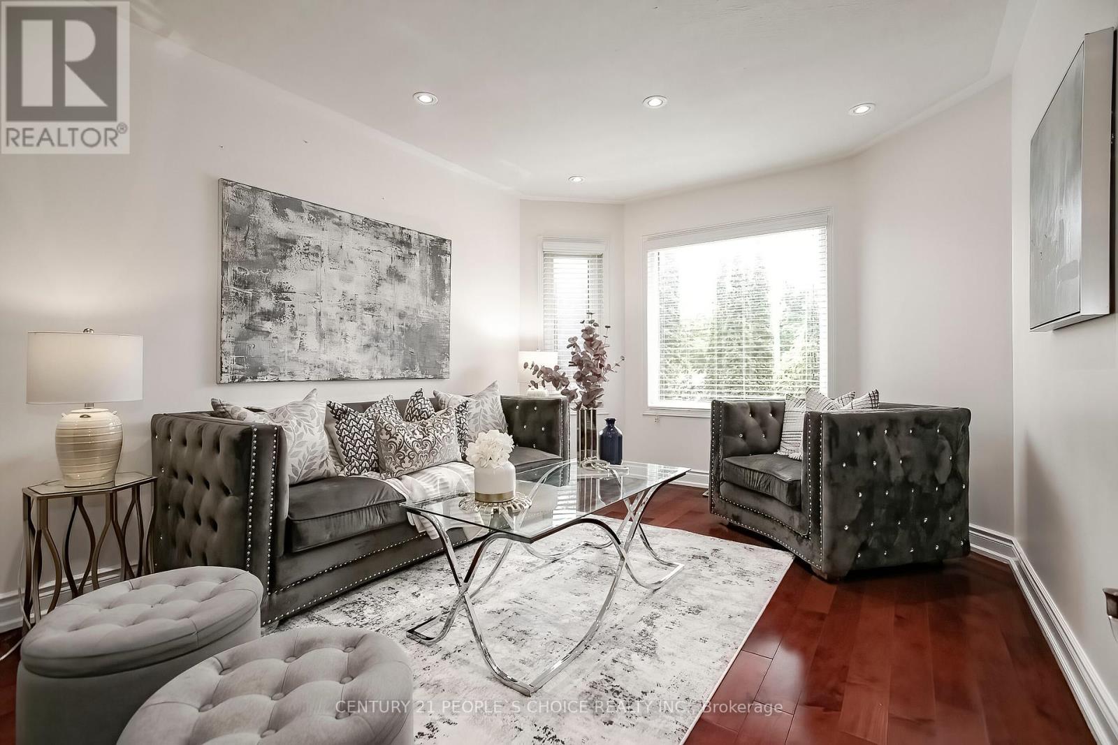 Photo 7 of 24 Vivians Crescent, Brampton ON