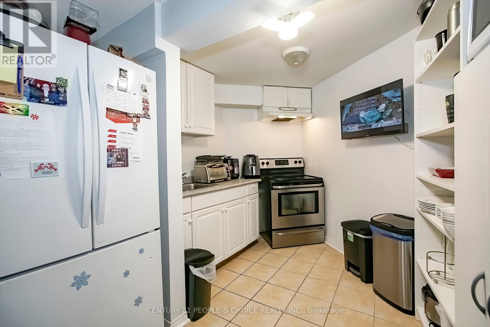 Photo 40 of 24 Vivians Crescent, Brampton ON