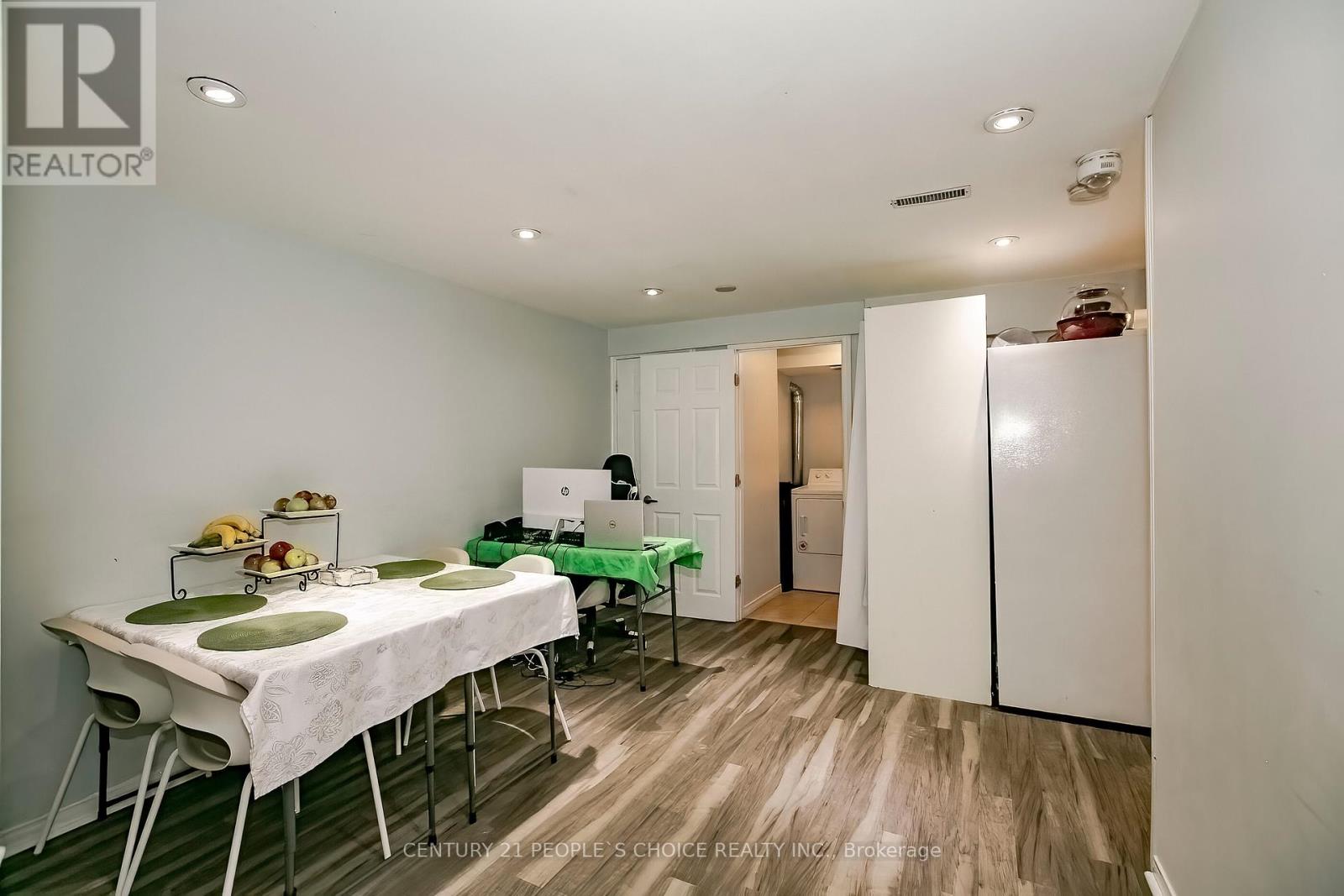 Photo 37 of 24 Vivians Crescent, Brampton ON