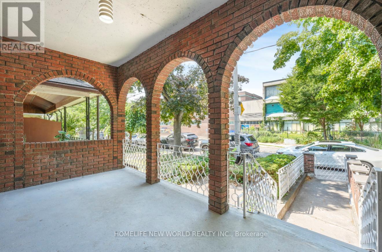 Photo 6 of 137 Gladstone Avenue, Toronto ON