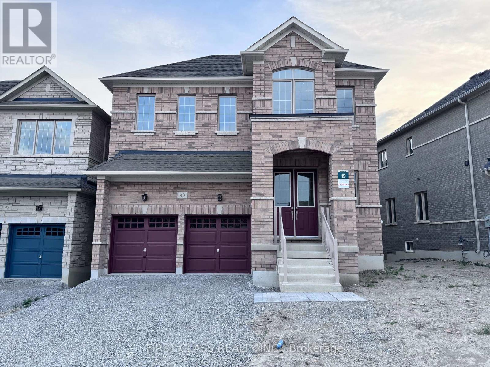 Photo 2 of 40 Boccella Crescent, Richmond Hill ON