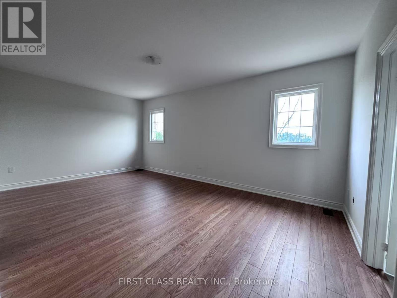 Photo 10 of 40 Boccella Crescent, Richmond Hill ON