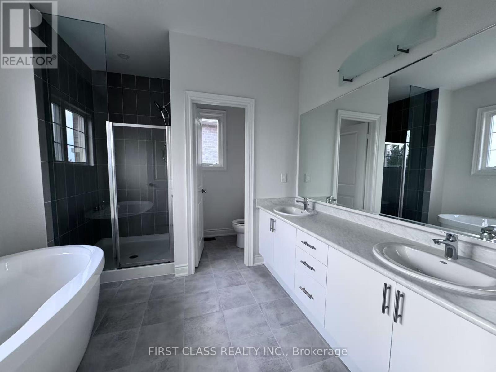 Photo 15 of 40 Boccella Crescent, Richmond Hill ON