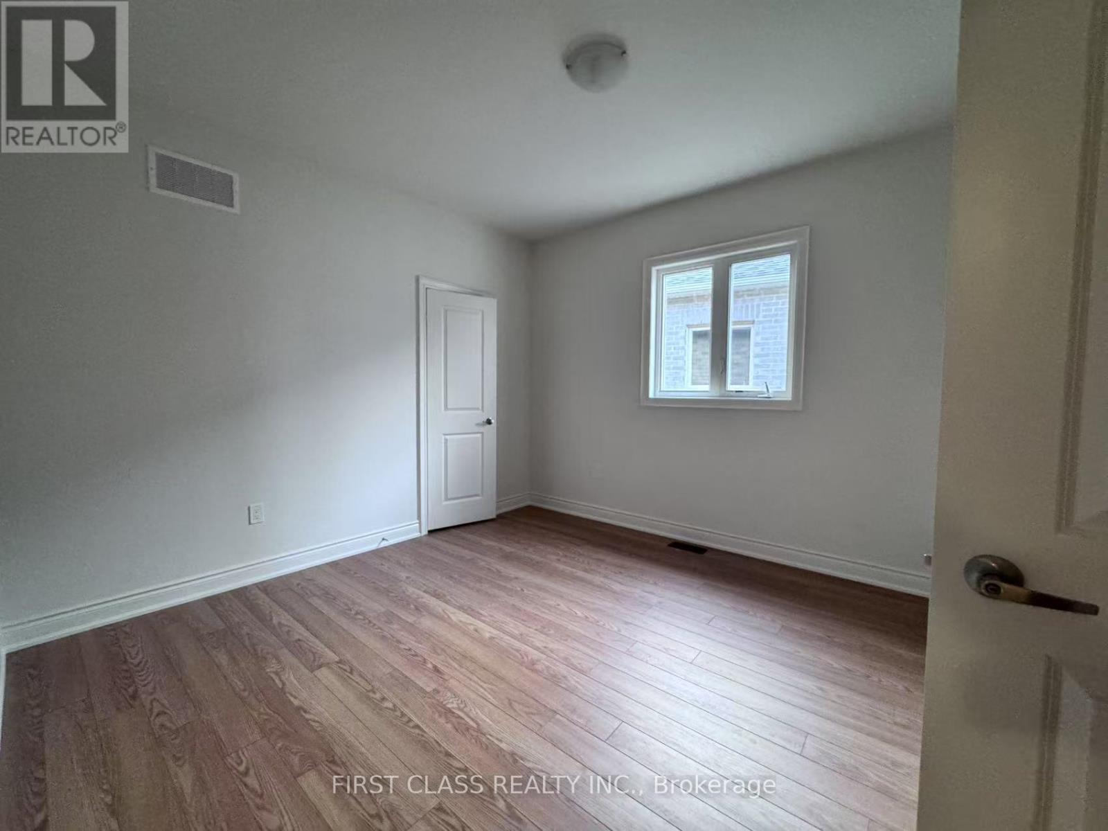 Photo 12 of 40 Boccella Crescent, Richmond Hill ON