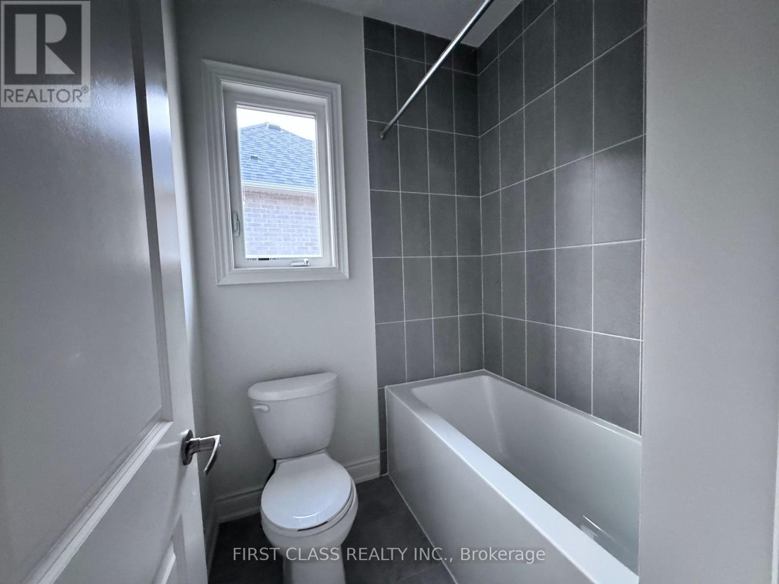 Photo 6 of 40 Boccella Crescent, Richmond Hill ON