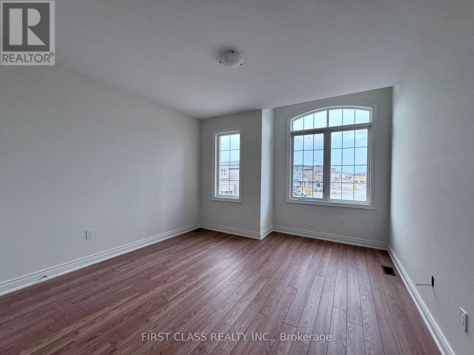Photo 18 of 40 Boccella Crescent, Richmond Hill ON