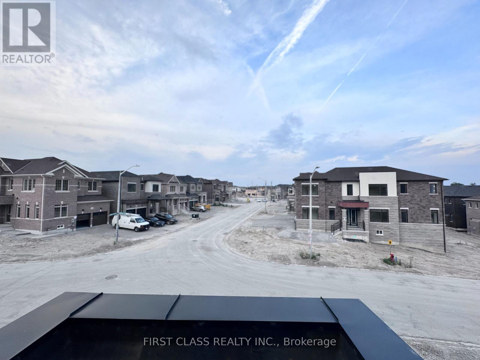 Photo 5 of 40 Boccella Crescent, Richmond Hill ON