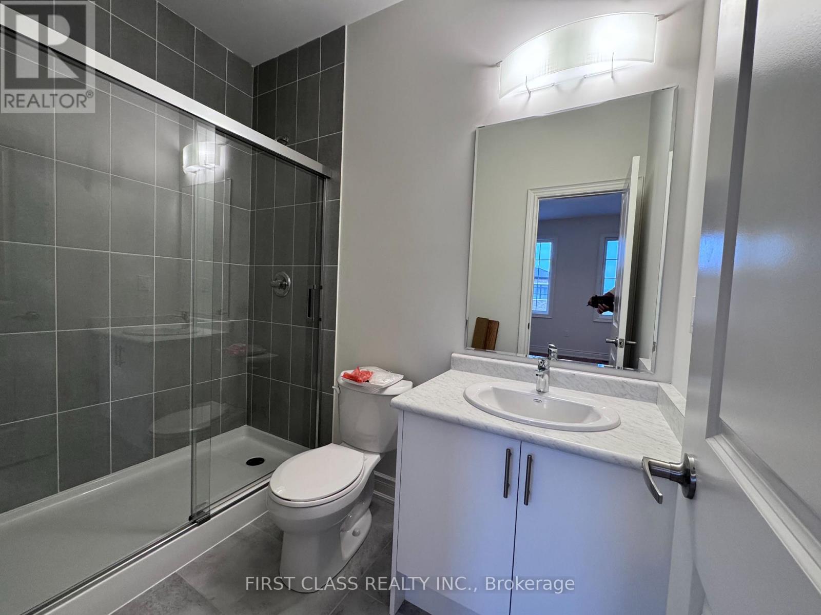 Photo 8 of 40 Boccella Crescent, Richmond Hill ON