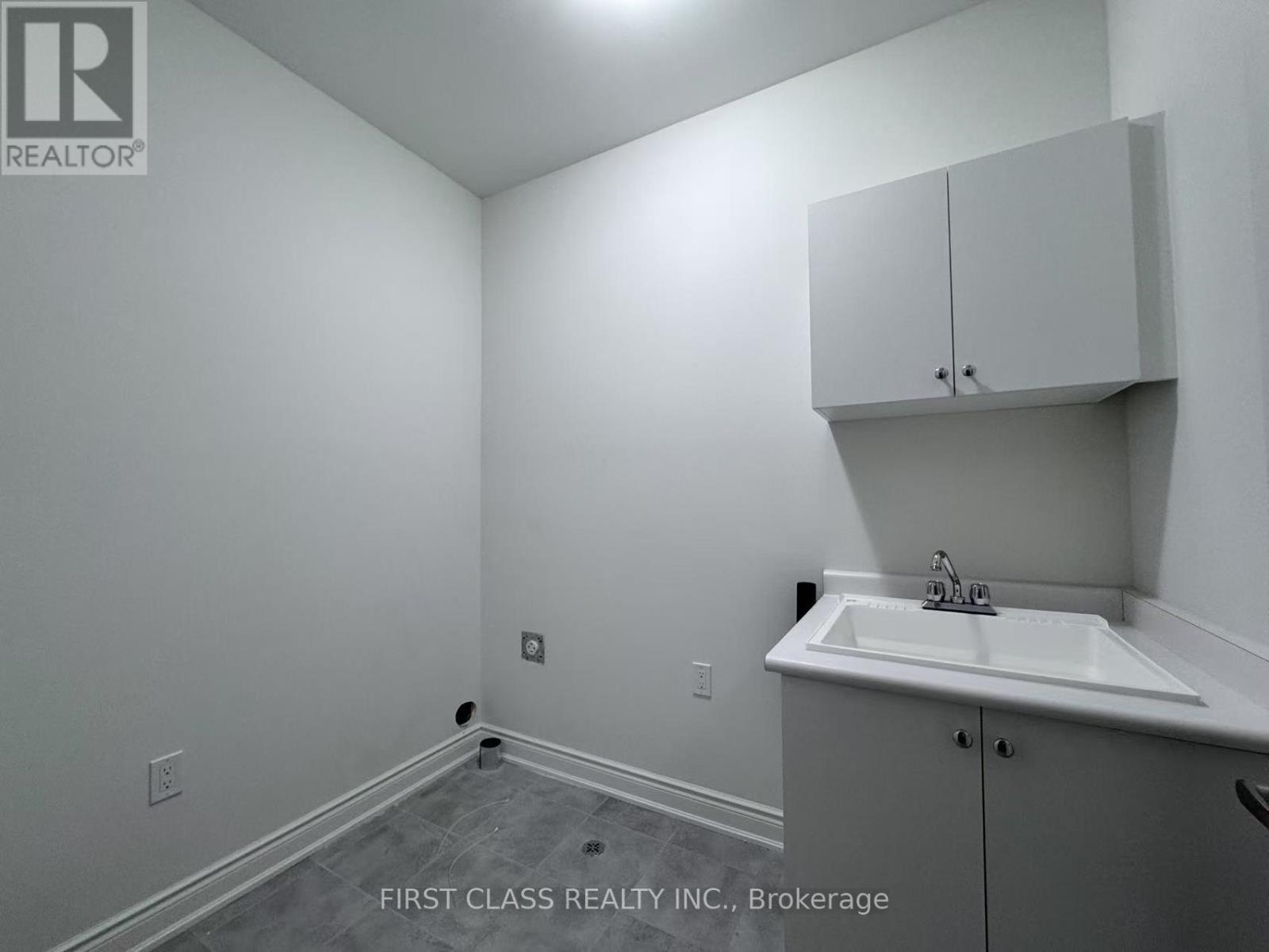 Photo 3 of 40 Boccella Crescent, Richmond Hill ON